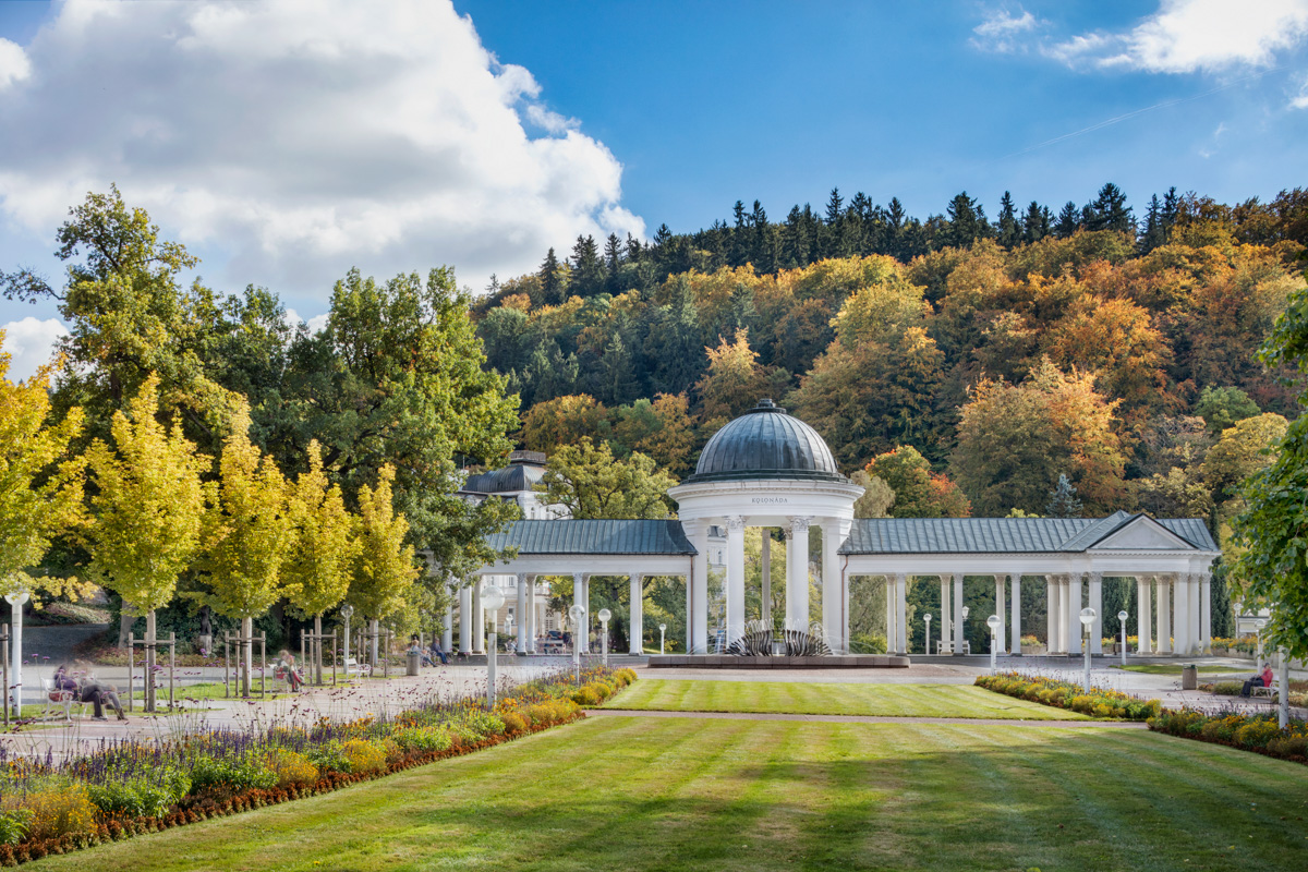 The Rudolf and Caroline spring colonnade framed by autumn foliage