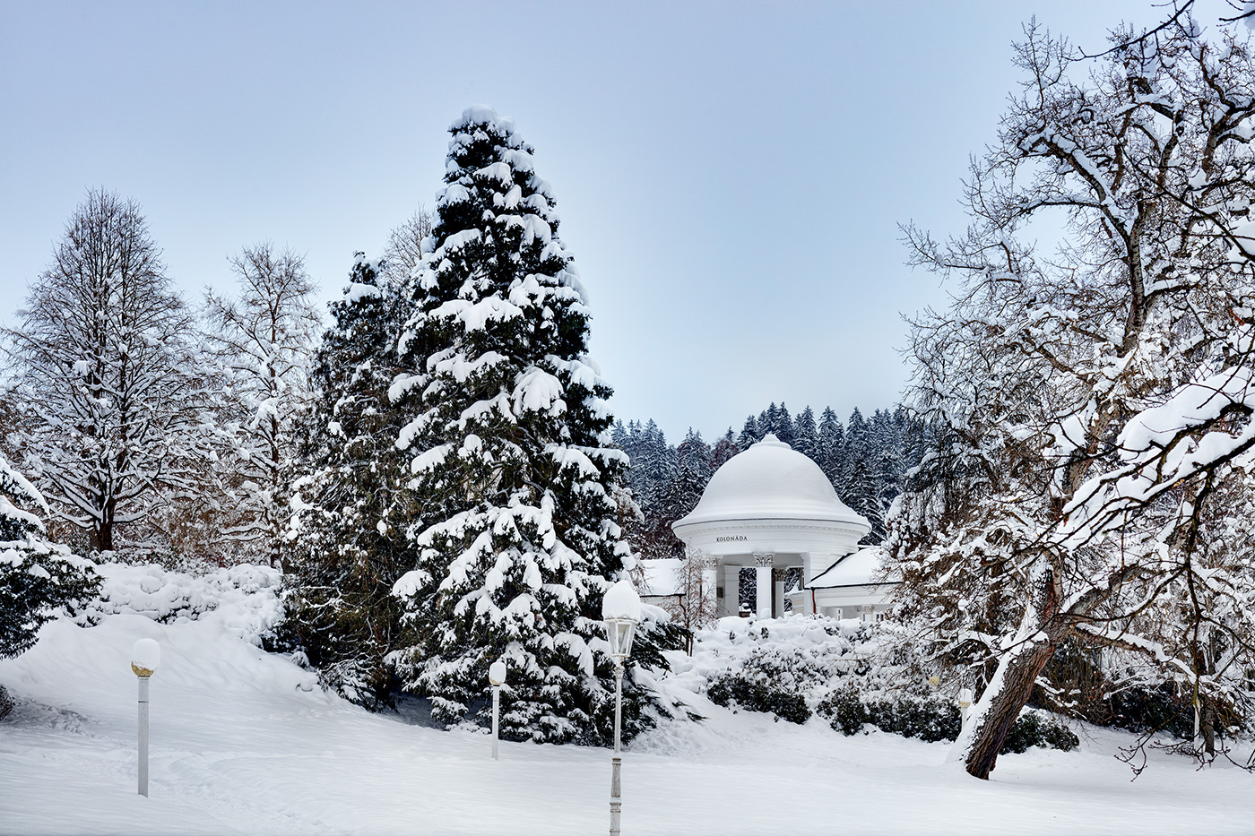 Winterwanderungen rund um Marienbad: sechs Wege durch Schnee, Wald und Kolonnade